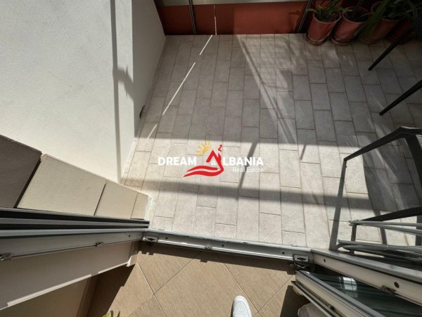 Tirane, jepet me qera apartament 1+1+Ballkon Kati 5, 70 m² 700 € (Ne Rrugen e Bogdaneve)