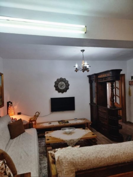 Tirane, jepet me qera apartament 1+1 Kati 1, 65 m² 380 € (Kinostudio)