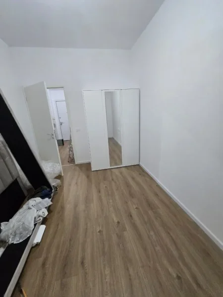 Tirane, jepet me qera apartament 1+1 Kati 5, 60 m² 400 € (Ali Dem)