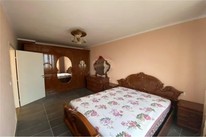 Tirane, jepet me qera apartament 1+1 Kati 4, 75 m² 350 € (Rruga Aleksander Konda)