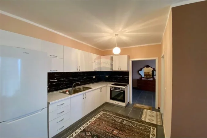 Tirane, jepet me qera apartament 1+1 Kati 4, 75 m² 350 € (Rruga Aleksander Konda)