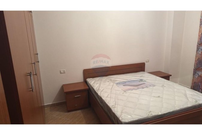 Tirane, jepet me qera apartament 3+1+Ballkon Kati 2, 102 m² 500 € 
