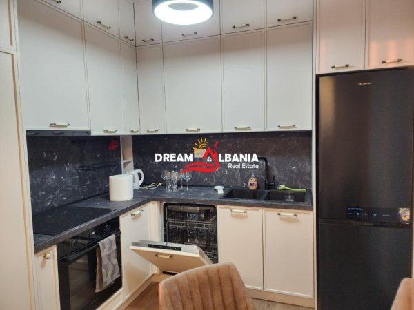 Tirane, jepet me qera apartament 2+1+Ballkon Kati 14, 120 m² 1.200 € (Tek rruga e Kavajes, Tirana Garden Building)