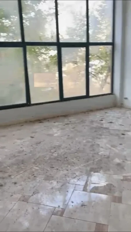 Tirane, jepet me qera zyre Kati 2, 230 m² 1.900 € (Ministria e Jashtme, prane Komisariatit Numer 1)