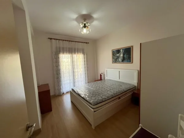 Tirane, jepet me qera apartament duplex 5+1 Kati 2, 155 m² 1.500 € (Ali Demi)