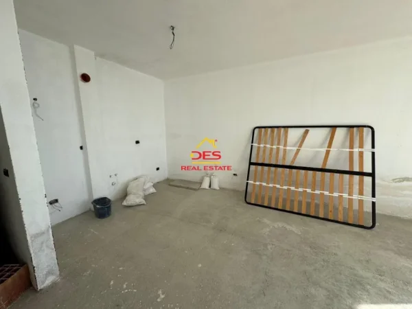 Vlore, shitet apartament 1+1+Ballkon Kati 3, 75 m² 159.000 € (Rruga Sazani)