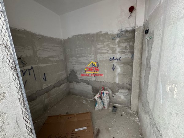 Vlore, shitet apartament 1+1+Ballkon Kati 3, 75 m² 159.000 € (Rruga Sazani)
