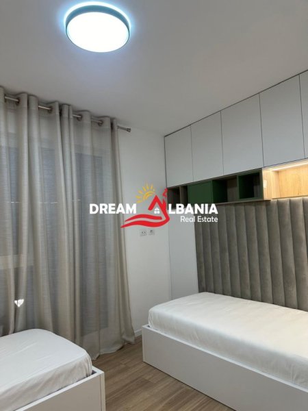 Tirane, jepet me qera apartament 2+1+Ballkon Kati 2, 106 m² 800 € (Ne rrugen Jordan Misja, Prane Bulevardit te Ri)