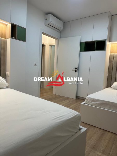 Tirane, jepet me qera apartament 2+1+Ballkon Kati 2, 106 m² 800 € (Ne rrugen Jordan Misja, Prane Bulevardit te Ri)