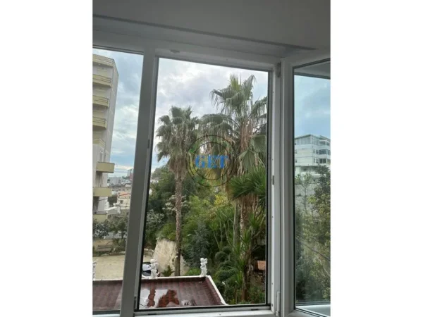 Durres, jepet me qera apartament 2+1 Kati 3, 100 m² 600 € (gjykata)