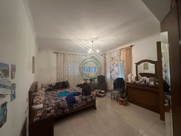 Durres, jepet me qera apartament 2+1 Kati 3, 100 m² 600 € (gjykata)