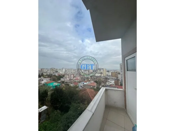 Durres, jepet me qera apartament 2+1 Kati 3, 100 m² 600 € (gjykata)
