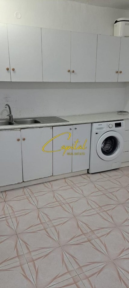 Tirane, jepet me qera apartament 2+1 Kati 5, 86 m² 450 € (ALI DEMI)