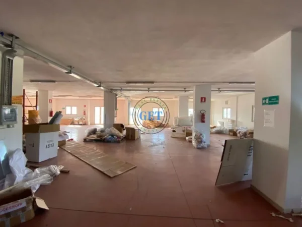 Durres, jap me qera ambjent biznesi Kati 3, 2.000 m² 2.800 € (shkozet)