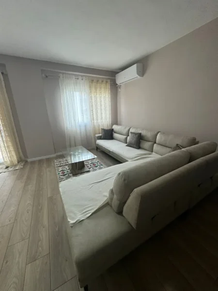 Tirane, jepet me qera apartament 2+1 Kati 4, 100 m² 500 € (Fresk)