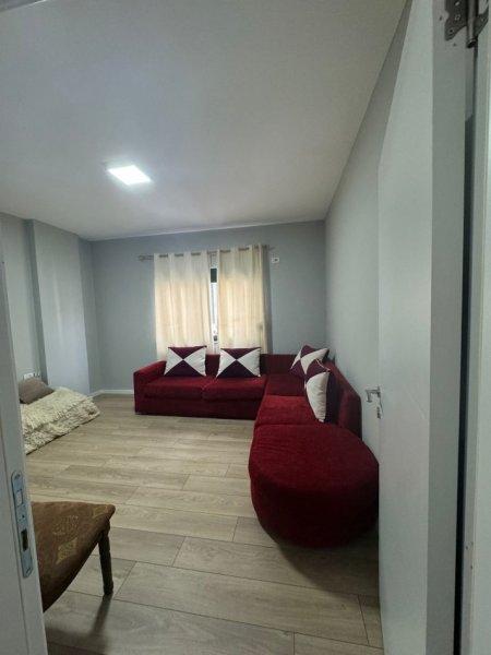 Tirane, jepet me qera apartament 2+1 Kati 4, 100 m² 500 € (Fresk)