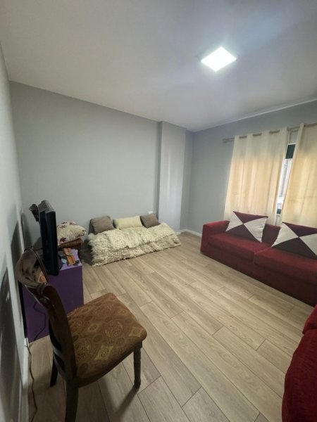 Tirane, jepet me qera apartament 2+1 Kati 4, 100 m² 500 € (Fresk)