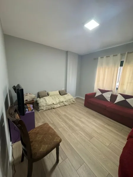 Tirane, jepet me qera apartament 2+1 Kati 4, 100 m² 500 € (Fresk)
