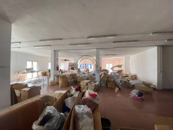 Durres, jap me qera ambjent biznesi Kati 3, 2.000 m² 2.800 € (shkozet)