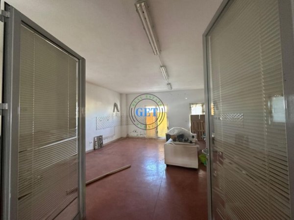 Durres, jap me qera ambjent biznesi Kati 3, 2.000 m² 2.800 € (shkozet)