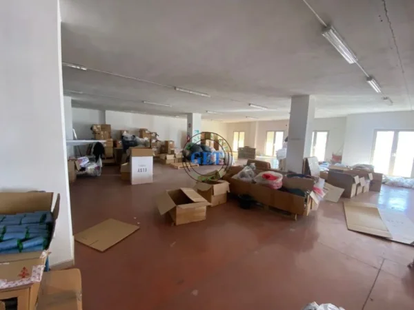 Durres, jap me qera ambjent biznesi Kati 3, 2.000 m² 2.800 € (shkozet)
