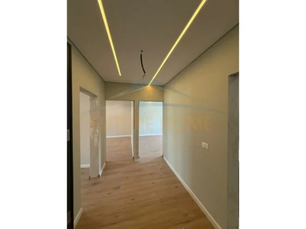 Durres, shitet apartament 2+1 Kati 5, 83 m² 90.000 € (Lagjia 16 , Durres)