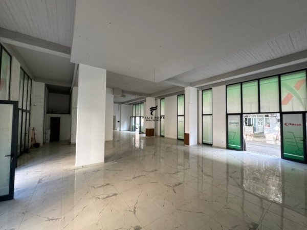 Tirane, jepet me qera dyqan Kati 0, 200 m² 2.700 € (VASIL SHANTO)