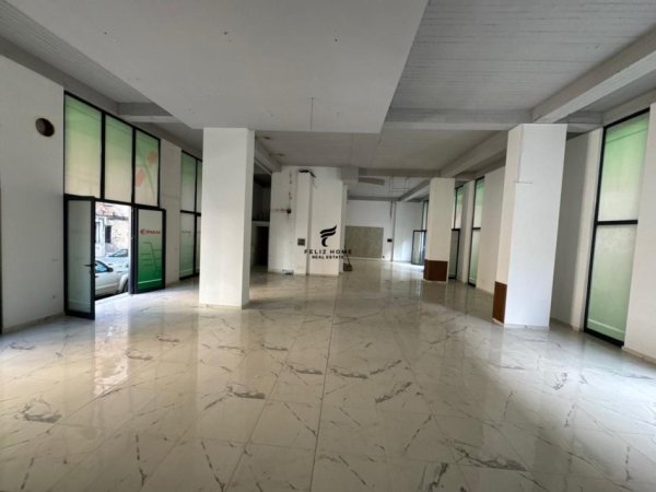 Tirane, jepet me qera dyqan Kati 0, 200 m² 2.700 € (VASIL SHANTO)