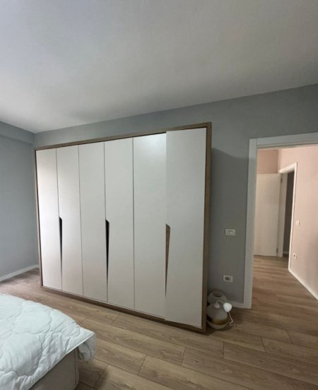 Tirane, jepet me qera apartament 2+1 Kati 4, 100 m² 500 € (Rruga e Thesarit ne Fresk)