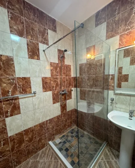 Tirane, jepet me qera apartament 2+1 Kati 4, 100 m² 500 € (Rruga e Thesarit ne Fresk)