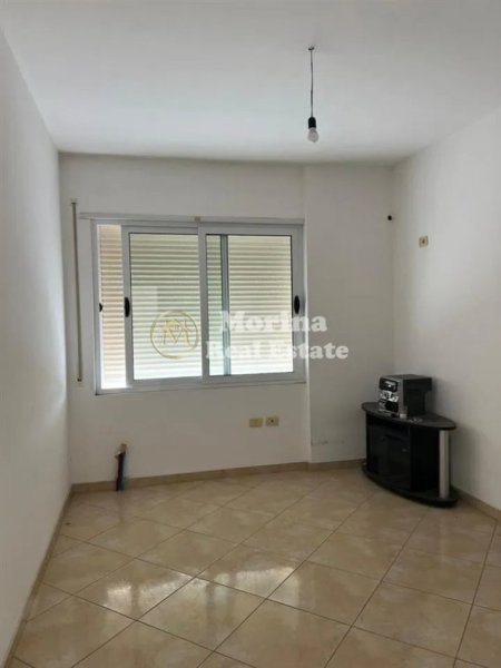 Tirane, jepet me qera apartament 2+1+Ballkon Kati 4, 90 m² 300 € (Fresku)