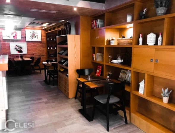 Tirane, jepet me qera lokal , 157 m² 2.000 € (Rruga e Durresit)