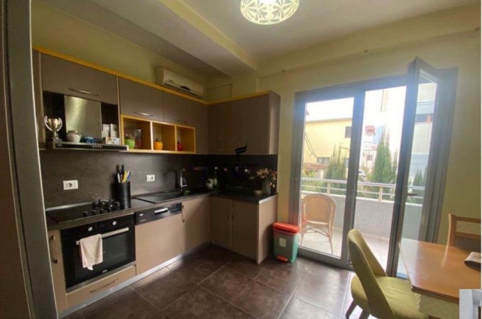 Tirane, jepet me qera Vile 3+1+Ballkon Kati 3, 164 m² 1.350 € (JORDAN MISJA)