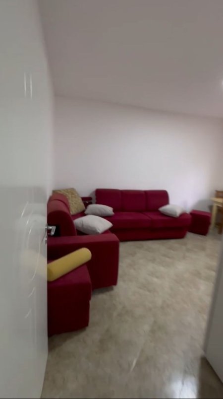Tirane, jepet me qera apartament 1+1+Aneks Kati 1, 60 m² 350 € (Porcelan)