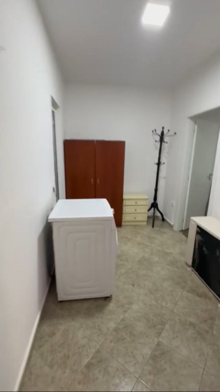 Tirane, jepet me qera apartament 1+1+Aneks Kati 1, 60 m² 350 € (Porcelan)
