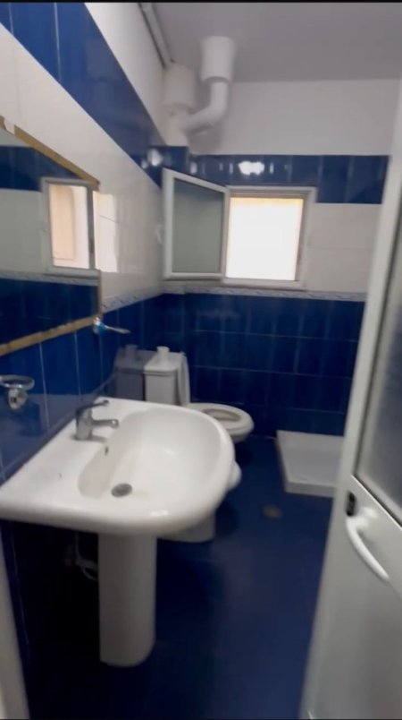Tirane, jepet me qera apartament 1+1+Aneks Kati 1, 60 m² 350 € (Porcelan)