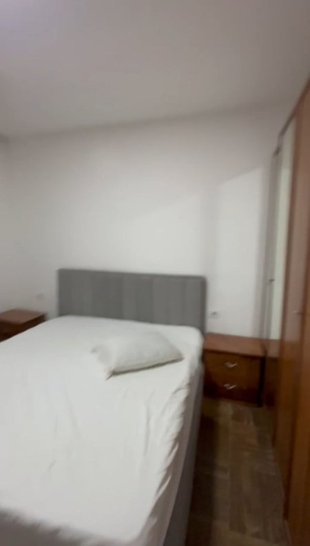 Tirane, jepet me qera apartament 1+1+Aneks Kati 1, 60 m² 350 € (Porcelan)
