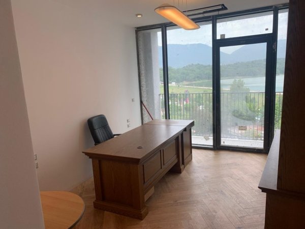 Tirane, jepet me qera zyre Kati 5, 117 m² 1.700 € (Lake View Residence)