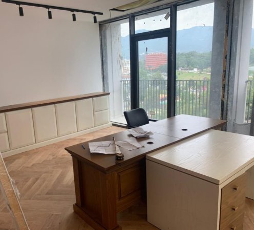 Tirane, jepet me qera zyre Kati 5, 117 m² 1.700 € (Lake View Residence)