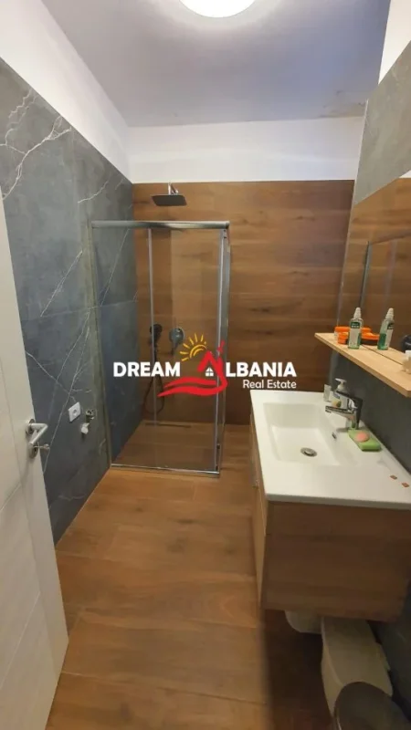 Tirane, shitet 2+1+Ballkon Kati 2, 102 m² 145.000 € (Tek Kompleksi Tom Doshi, Shkoze)