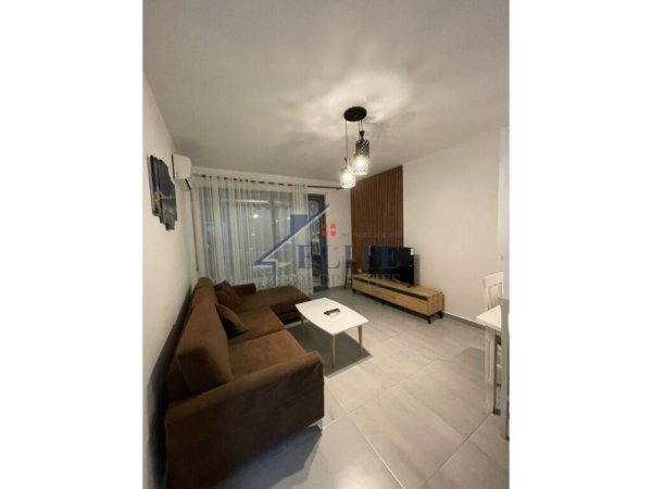 Tirane, jepet me qera apartament 2+1+Ballkon Kati 9, 88 m² 700 € (Don Bosko)