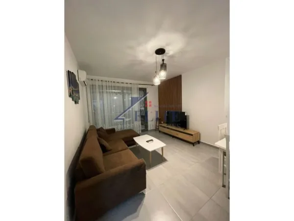 Tirane, jepet me qera apartament 2+1+Ballkon Kati 9, 88 m² 700 € (Don Bosko)