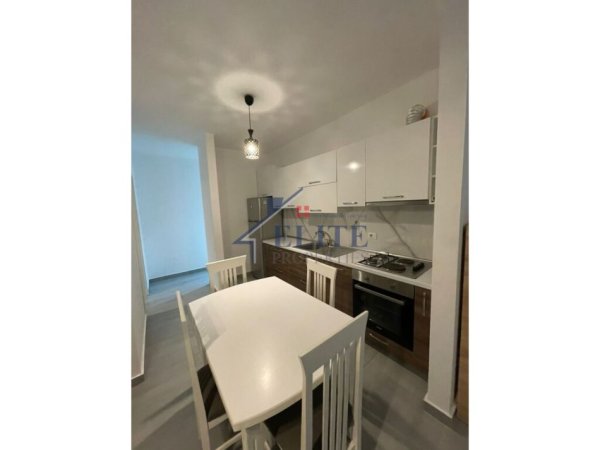 Tirane, jepet me qera apartament 2+1+Ballkon Kati 9, 88 m² 700 € (Don Bosko)