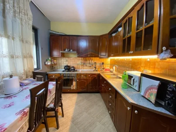 Durres, shitet Vile 2 Katshe , 660 m² 450.000 € (Plazh-Hekurudha, Durres)