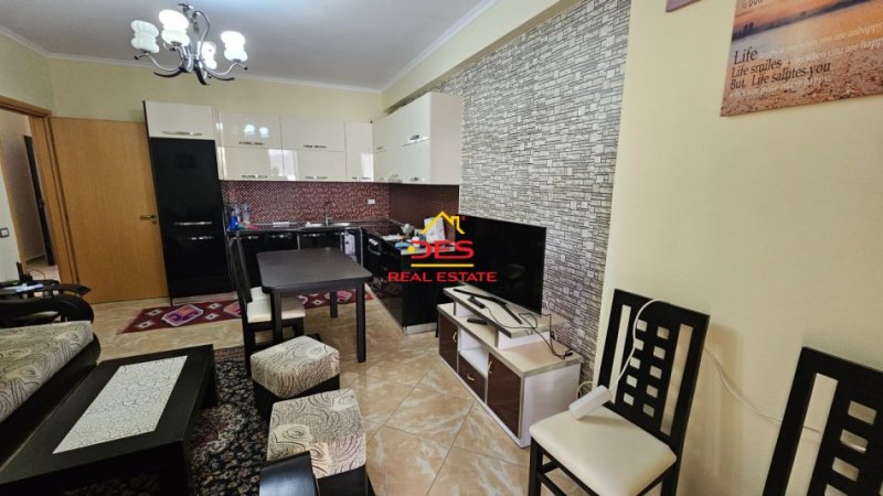 Vlore, jepet me qera apartament 1+1+Ballkon Kati 3, 70 m² 300 € (Rruga Gjergj Arianiti)