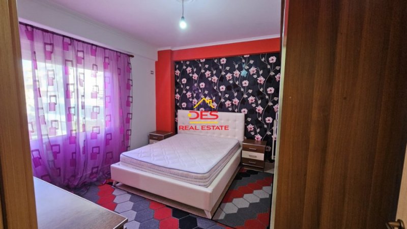 Vlore, jepet me qera apartament 1+1+Ballkon Kati 3, 70 m² 300 € (Rruga Gjergj Arianiti)