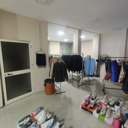 Tirane, shitet ambjent biznesi Kati 0, 380 m² (LAPRAKE)
