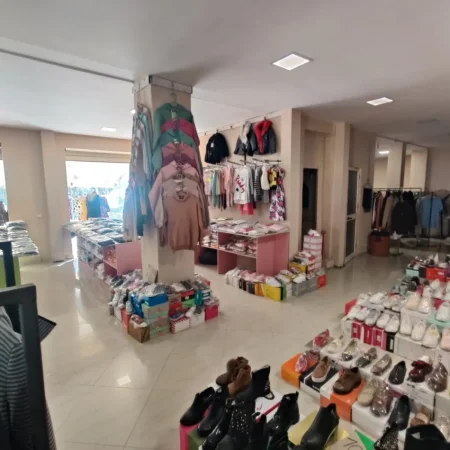 Tirane, shitet ambjent biznesi Kati 0, 380 m² (LAPRAKE)