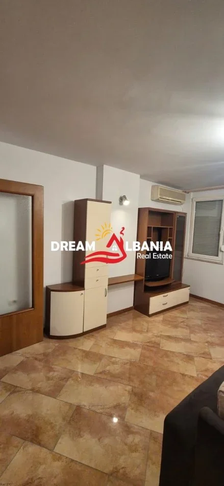 Tirane, jepet me qera zyre Kati 3, 126 m² 1.200 € (Tek Ish-Expozita prane Gjykates se Rrethit Gjyqesor)