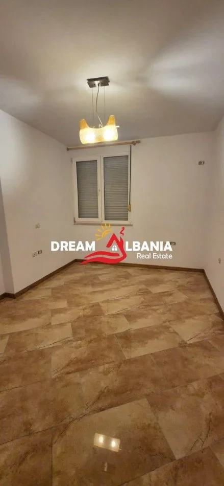 Tirane, jepet me qera zyre Kati 3, 126 m² 1.200 € (Tek Ish-Expozita prane Gjykates se Rrethit Gjyqesor)